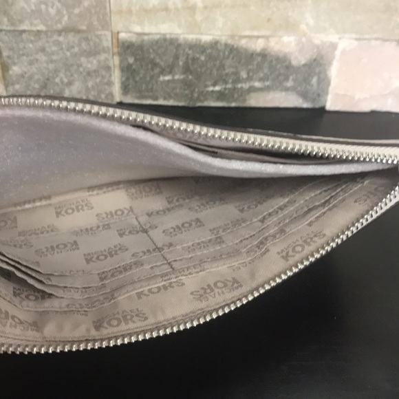 🎁 MICHAEL MICHAEL KORS Studded Clutch - Picture 4 of 6